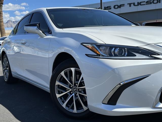 2025 Lexus ES Base photo 3