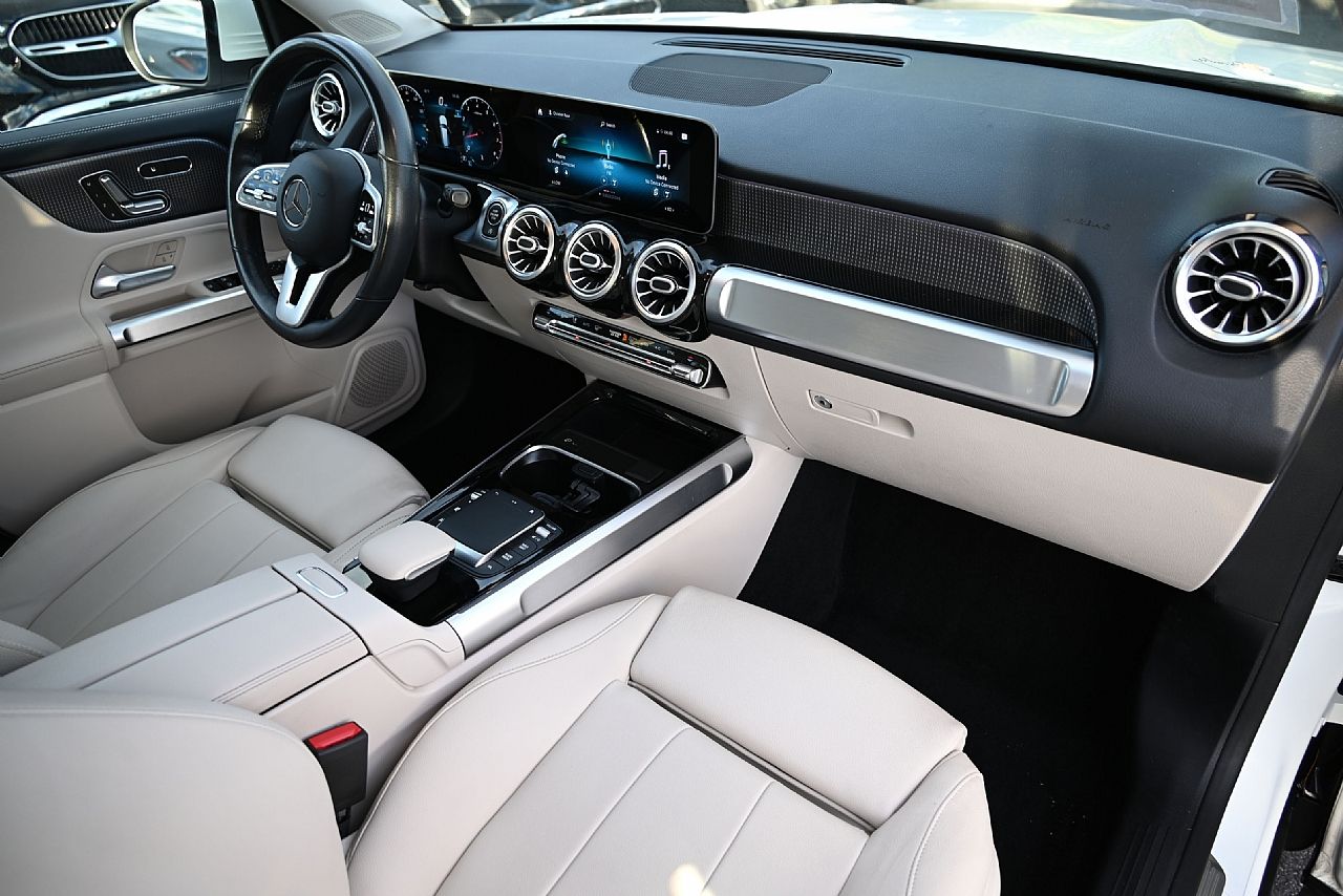 2021 Mercedes Benz GLB 250 photo 3
