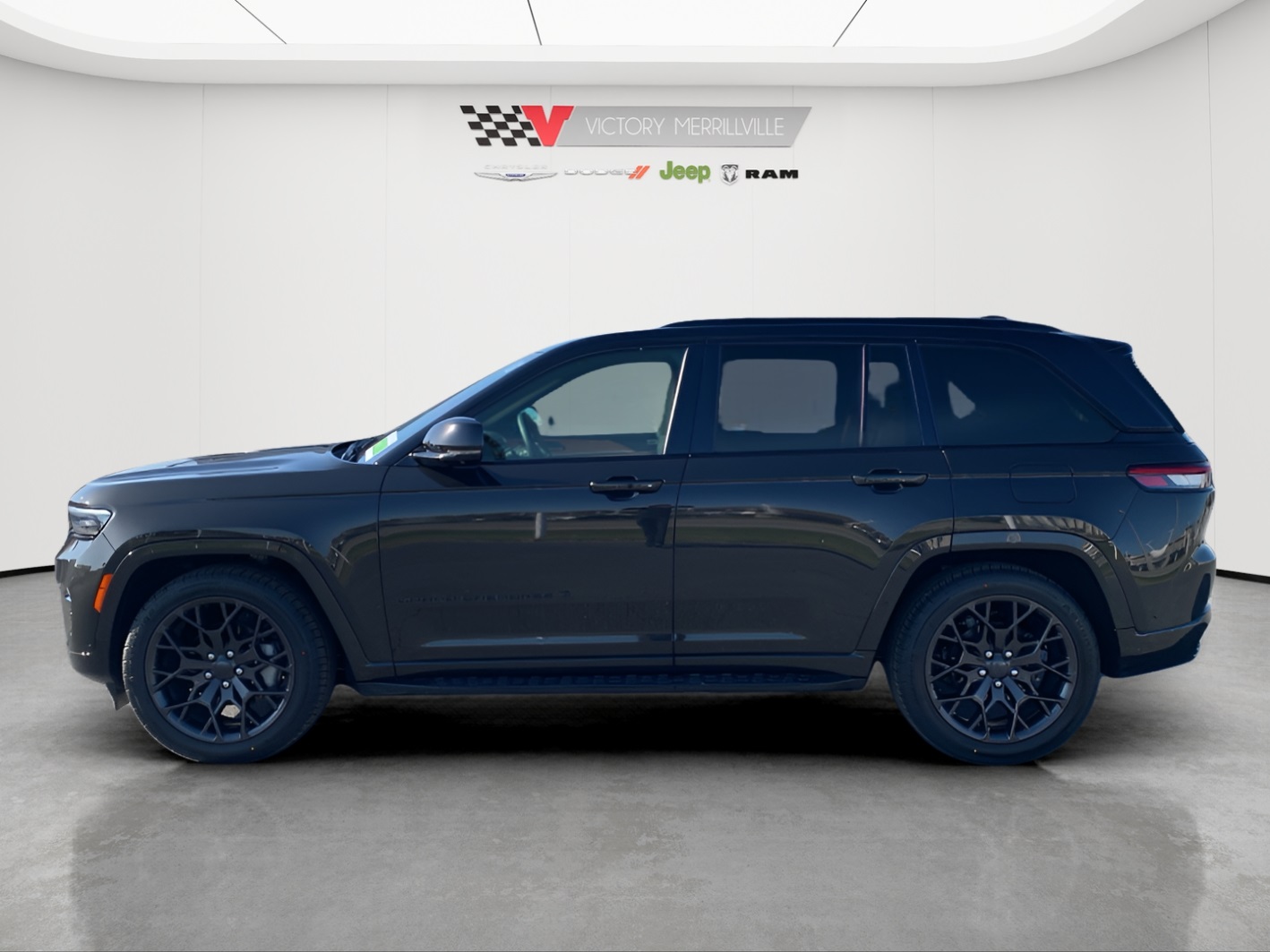 2024 Jeep Grand Cherokee Summit photo 2