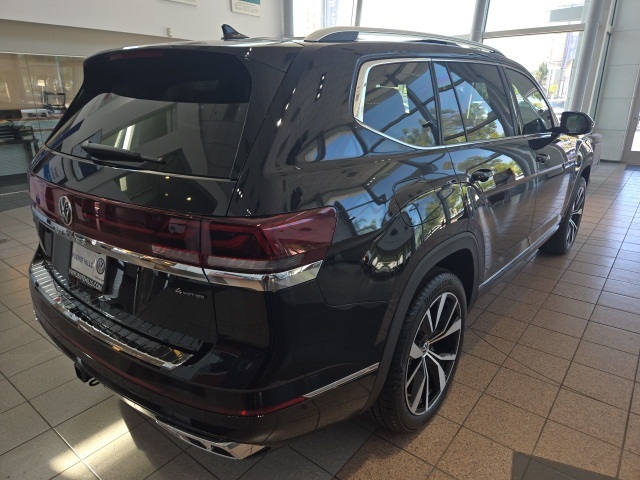 2025 Volkswagen Atlas SEL Premium R-Line photo 8