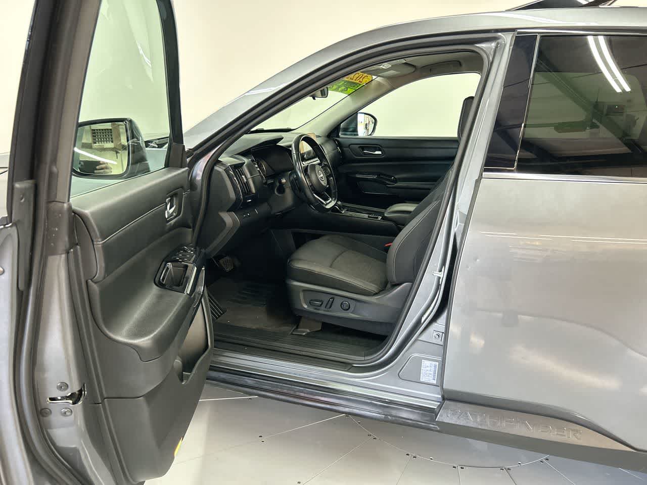 2022 Nissan Pathfinder SV photo 12