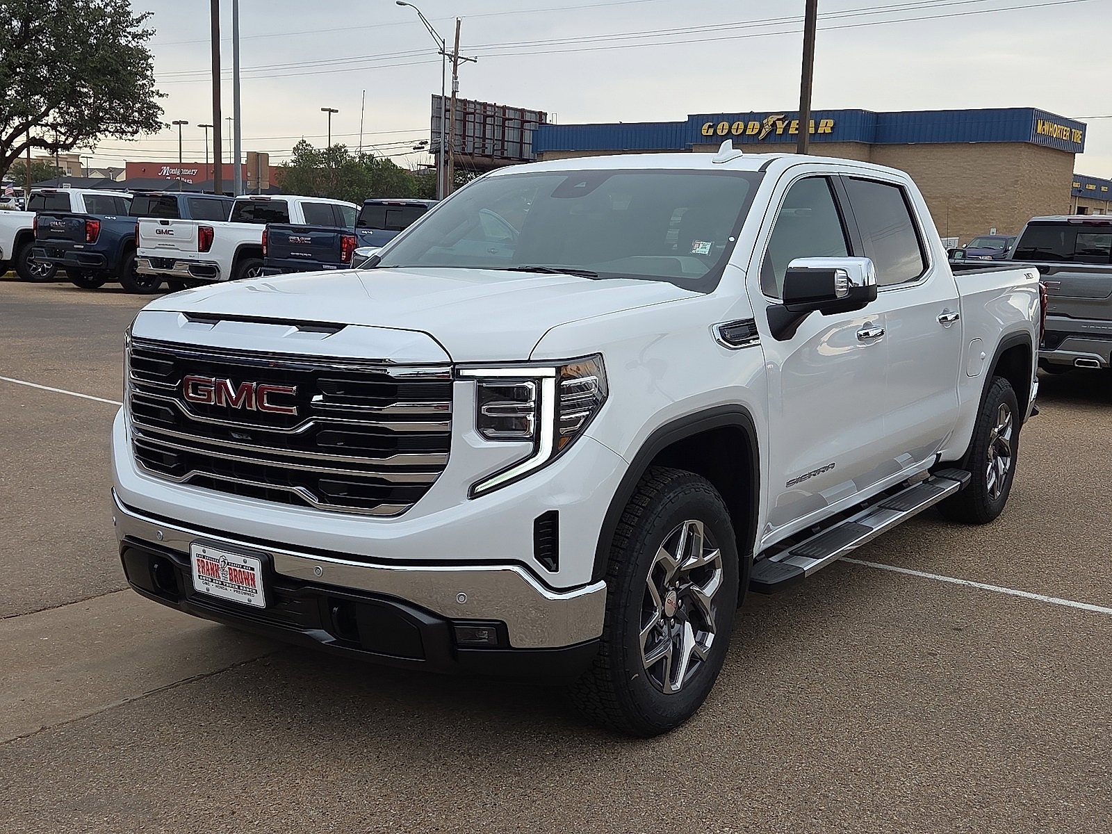 2026 GMC Sierra 1500 SLT's photo