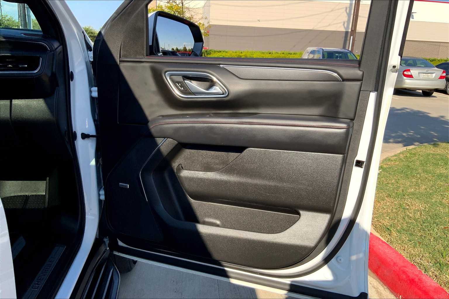 2023 Chevrolet Suburban RST photo 22