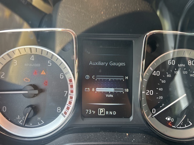 2017 Nissan Titan SV Crew Cab photo 7