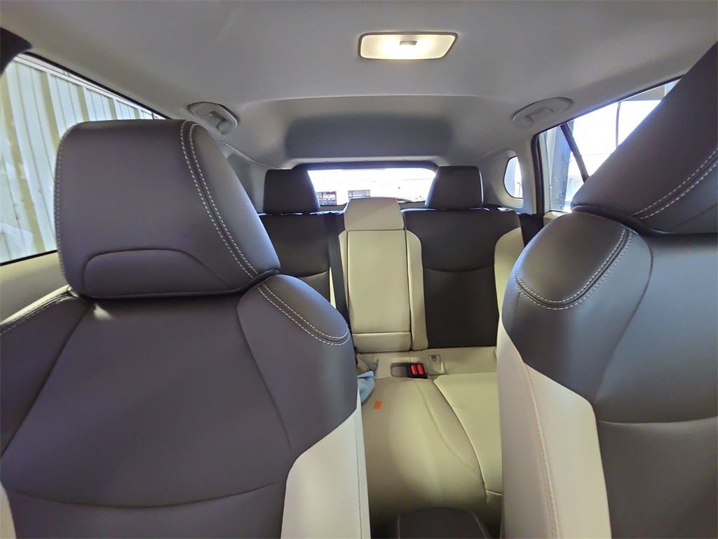 2022 Toyota Corolla Cross XLE photo 14