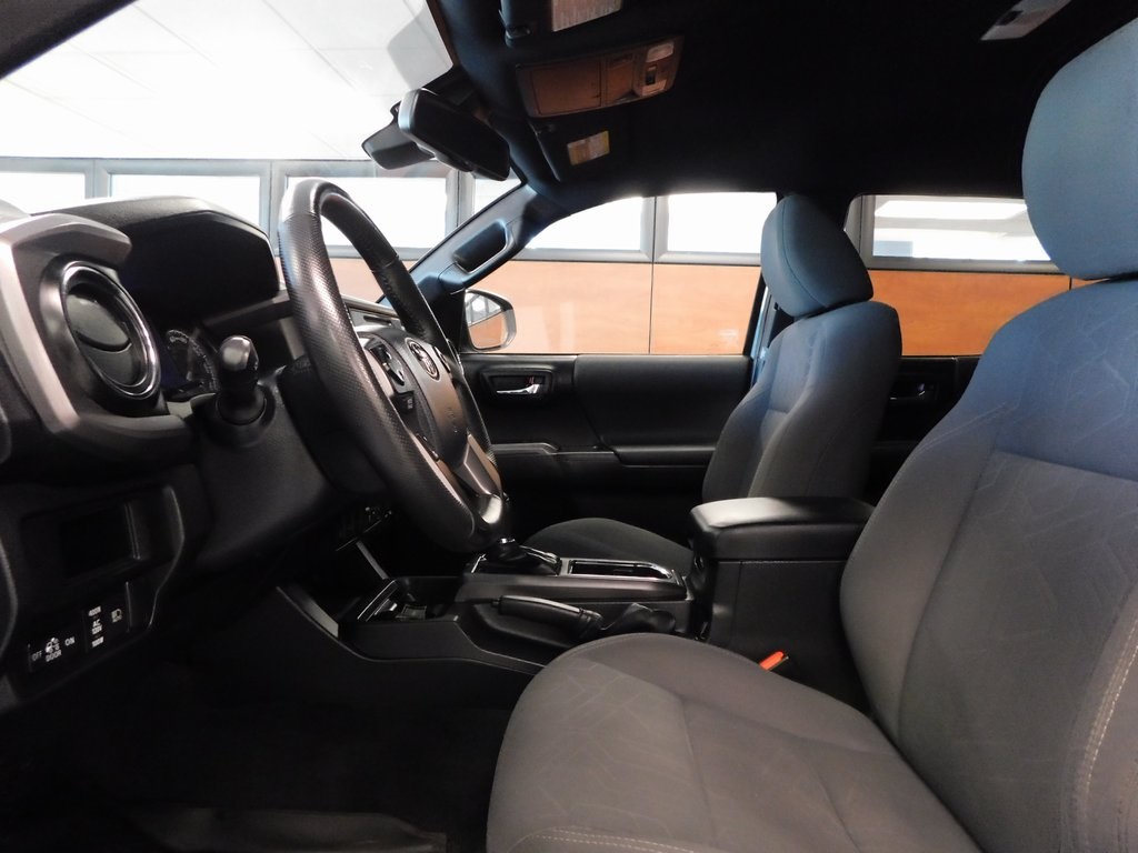 2018 Toyota Tacoma TRD Sport photo 31