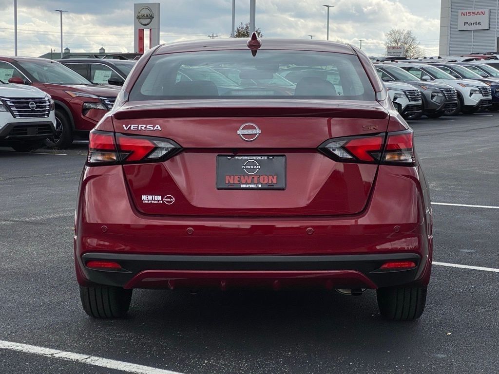 2025 Nissan Versa 1.6 SR photo 4