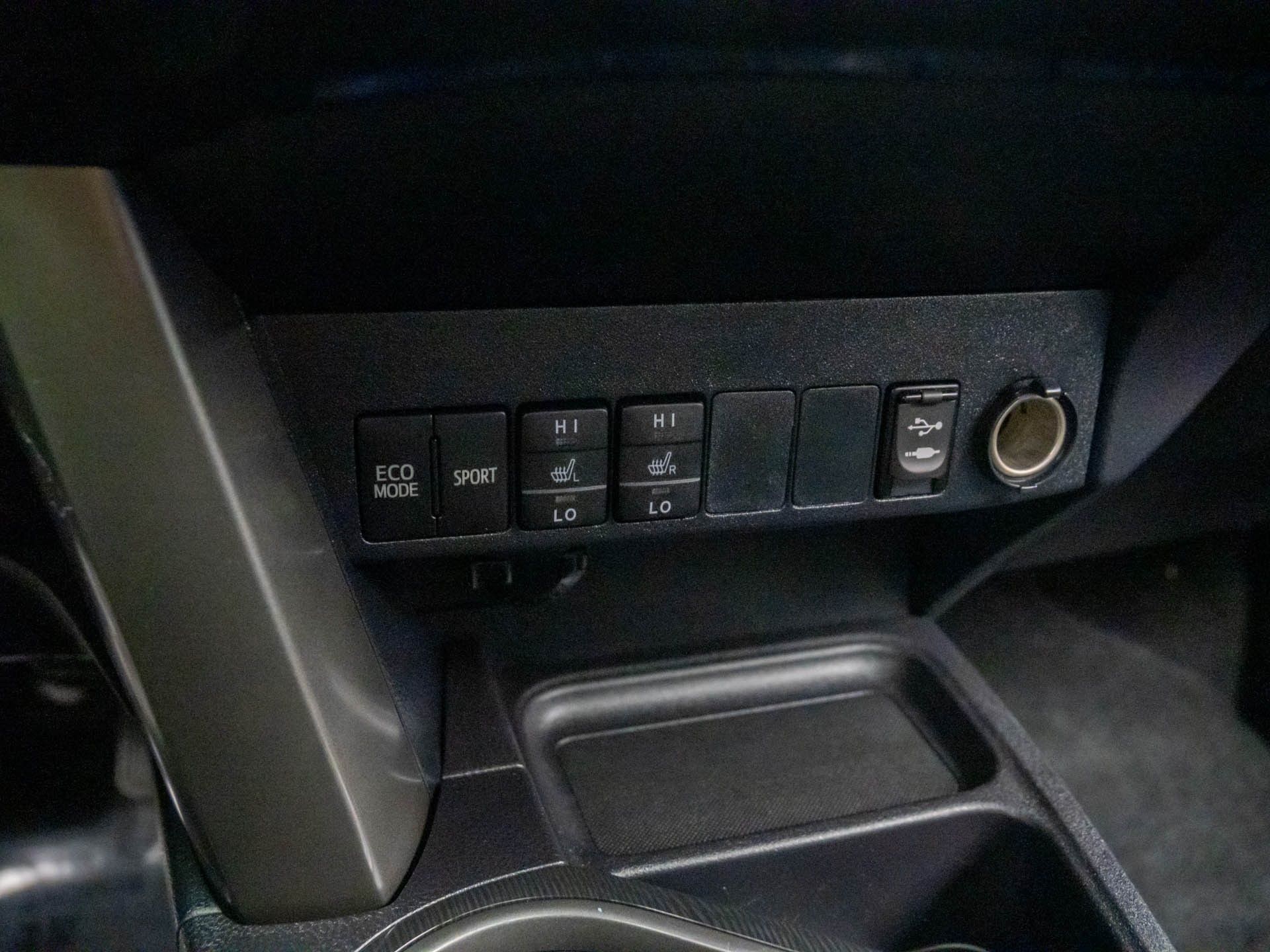 2016 Toyota RAV4 SE photo 17