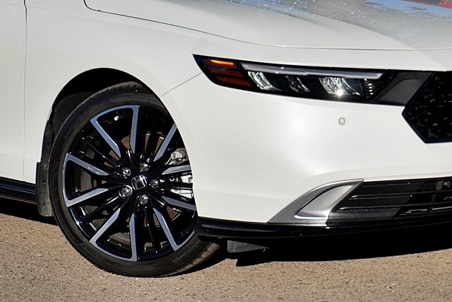 2024 Honda Accord Hybrid Touring photo 3