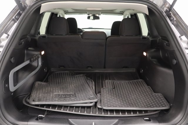 2016 Jeep Cherokee Altitude photo 15