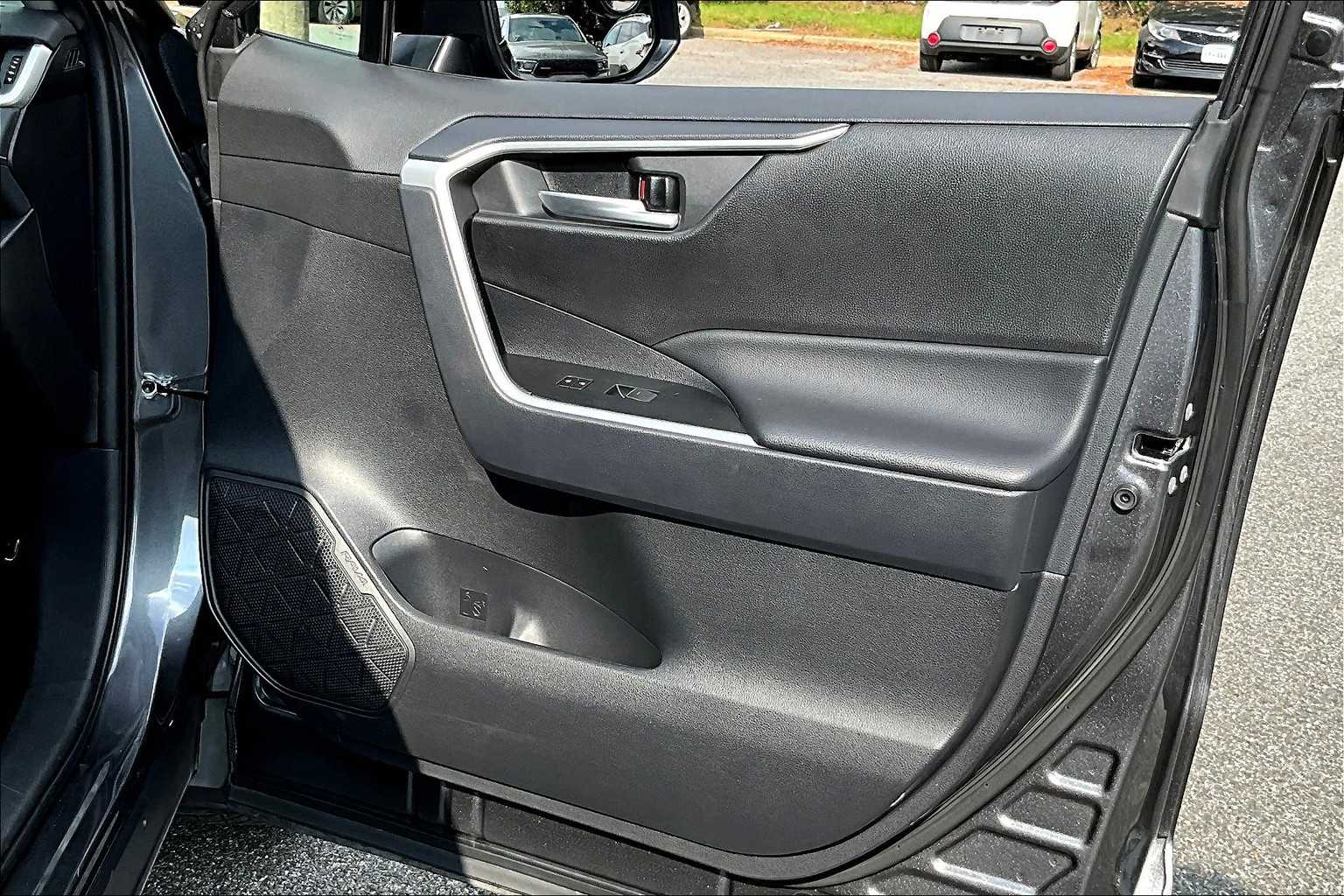 2024 Toyota RAV4 Hybrid XLE photo 20