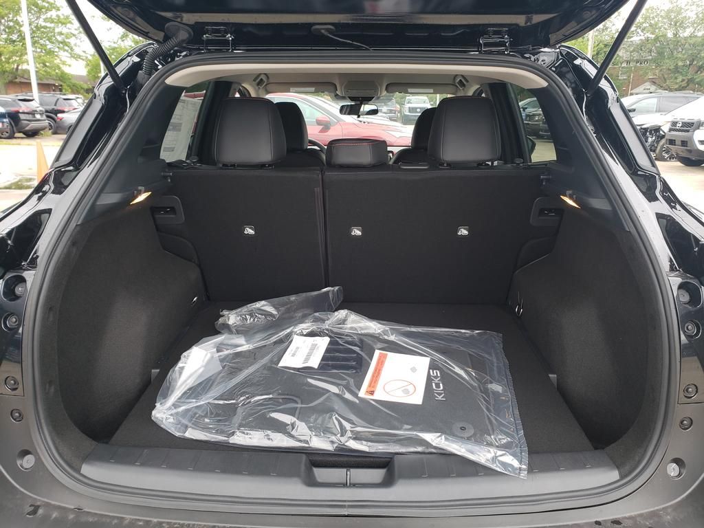 2025 Nissan Kicks SR photo 4
