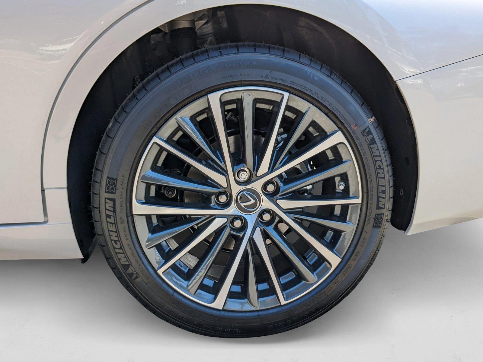 2024 Lexus ES 250 photo 10