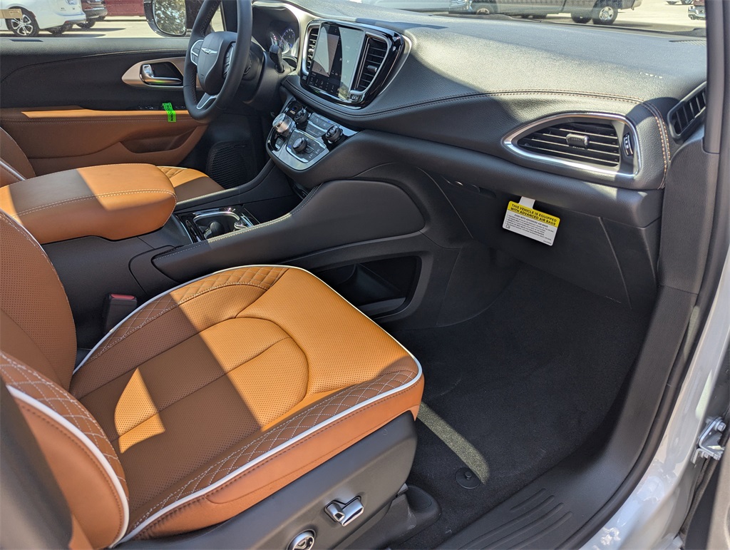 2026 Chrysler Pacifica Pinnacle photo 35