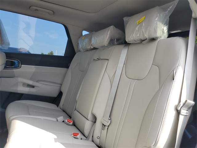 2025 Kia Sorento S photo 8