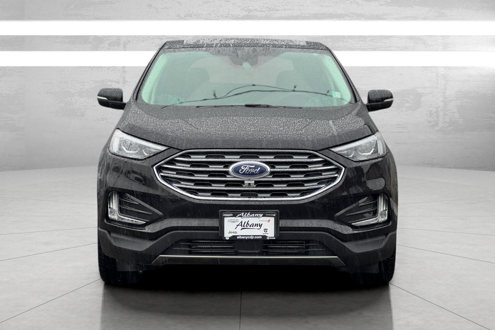 2023 Ford Edge Titanium photo 2