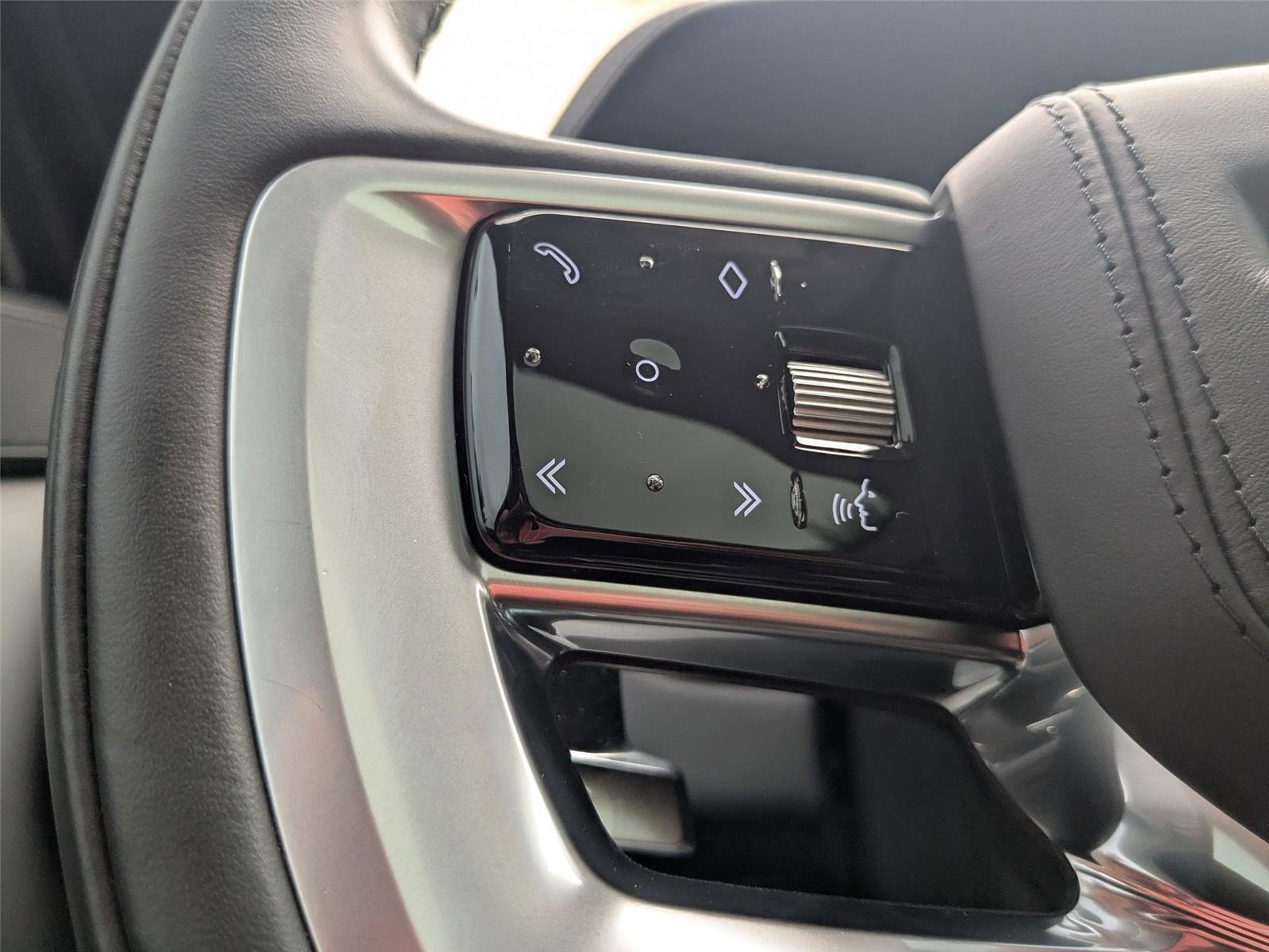 2023 Land Rover Range Rover SE photo 17