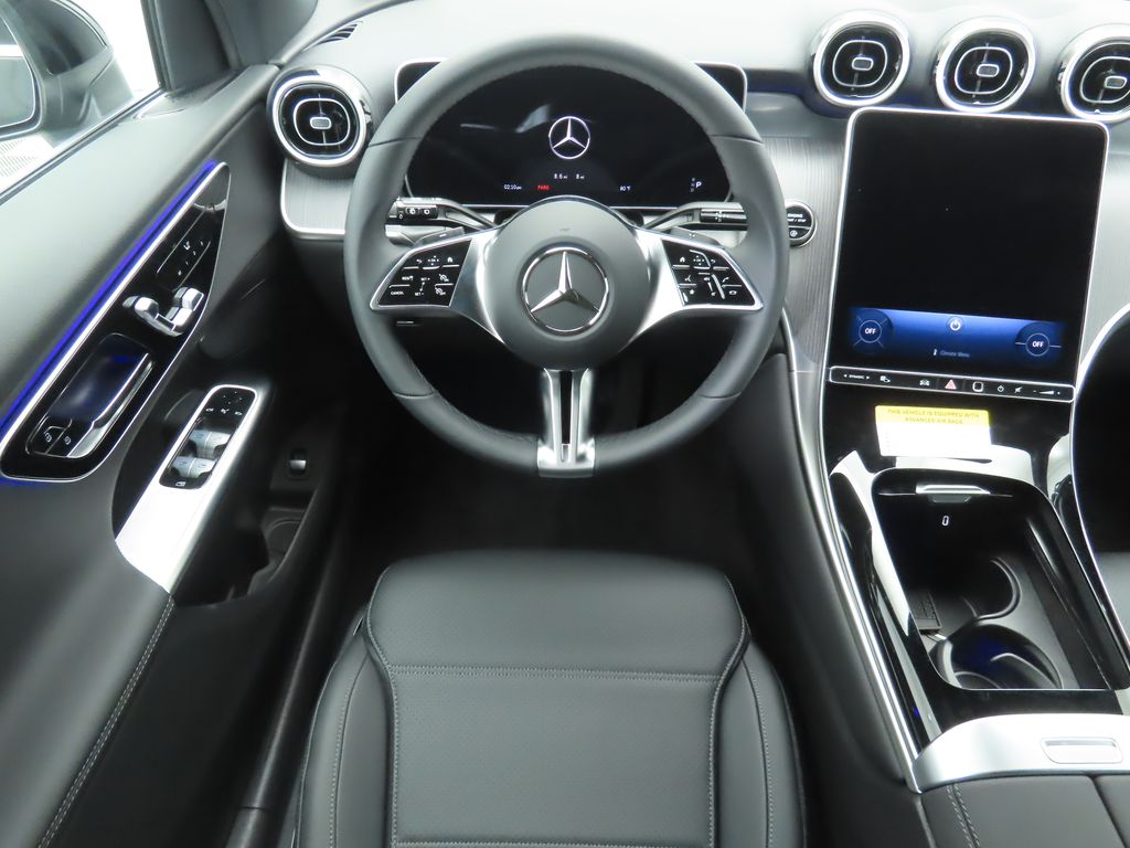 2025 Mercedes Benz GLC 300 photo 9