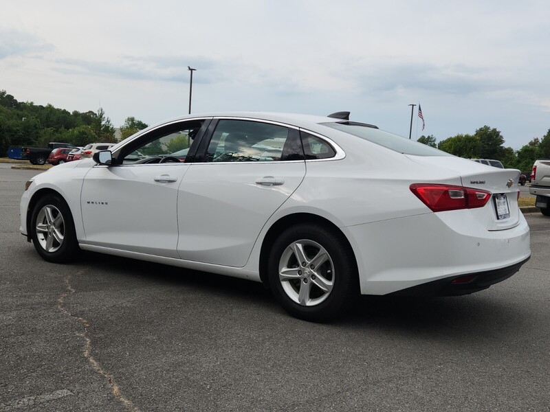2020 Chevrolet Malibu LS photo 4