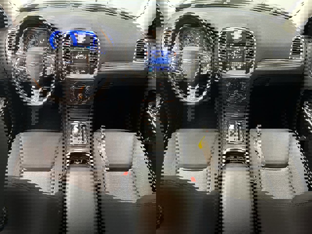 2022 Chrysler 300 Touring photo 3