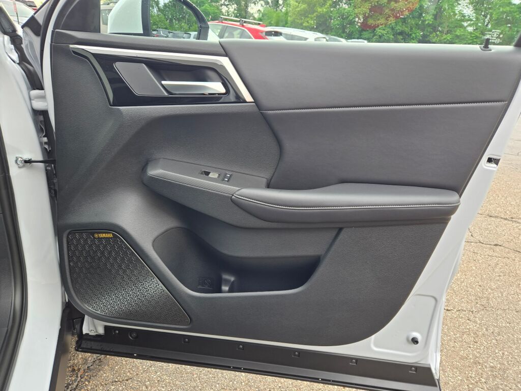 2025 Mitsubishi Outlander SE photo 6