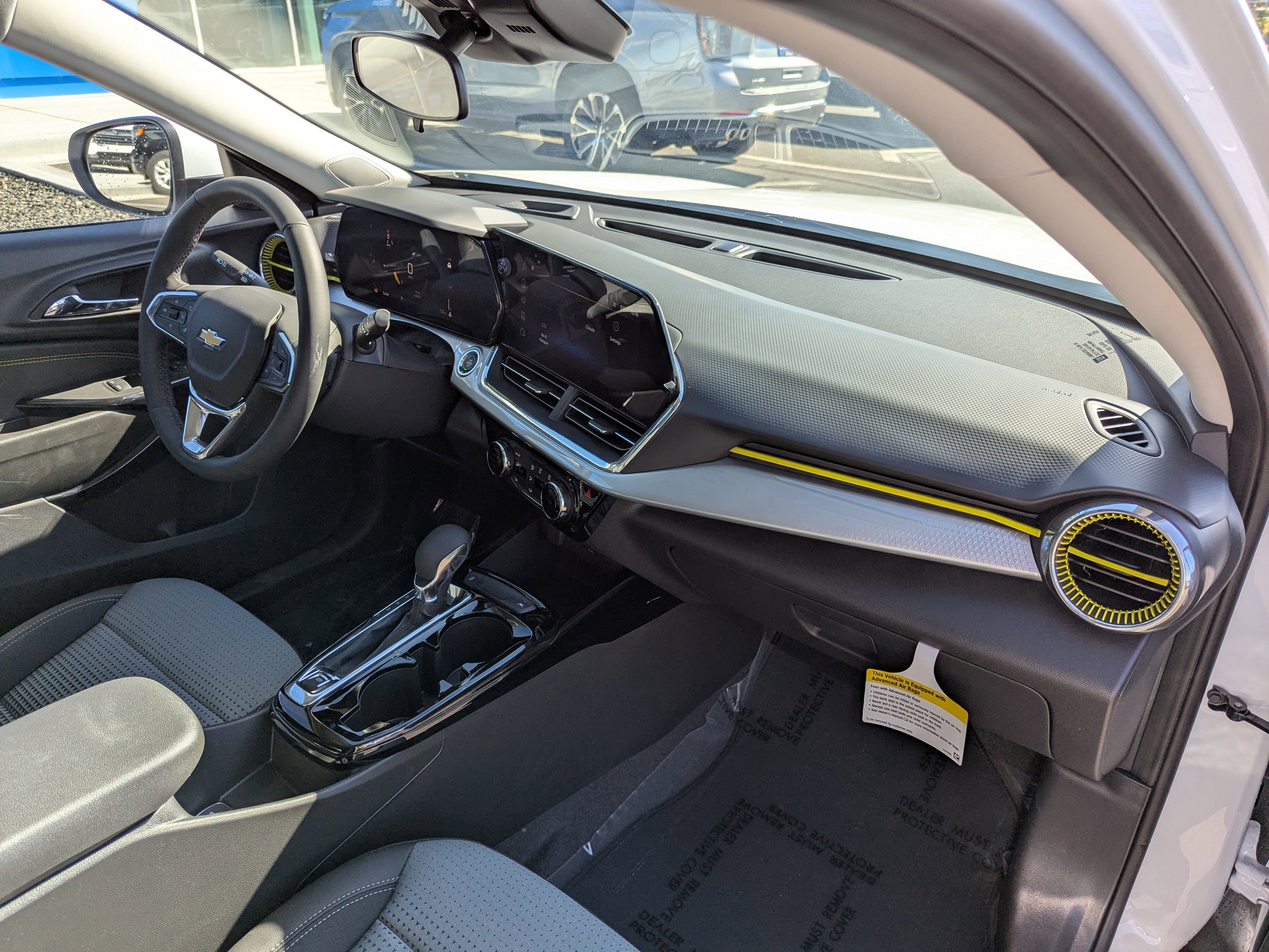 2025 Chevrolet Trax LT photo 35
