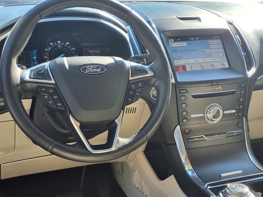 2019 Ford Edge Titanium photo 3