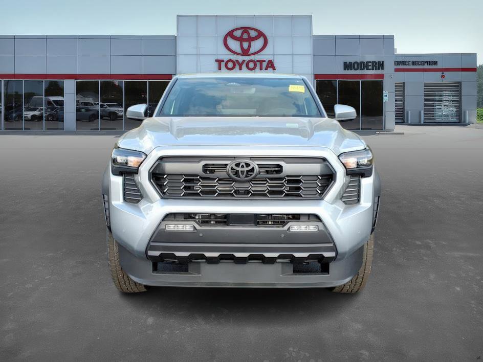 2025 Toyota Tacoma TRD Off-Road photo 2