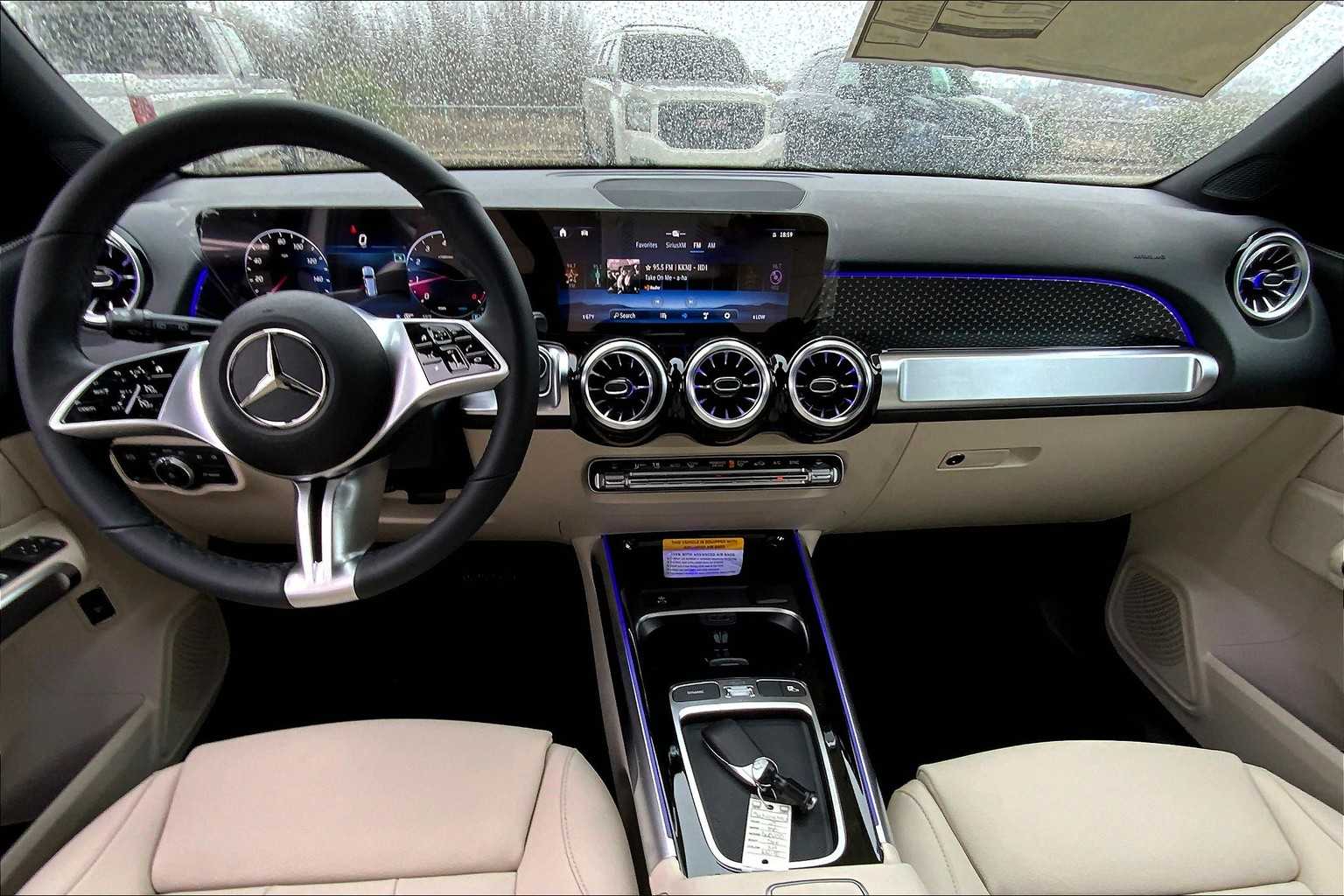 2025 Mercedes Benz GLB 250 photo 7