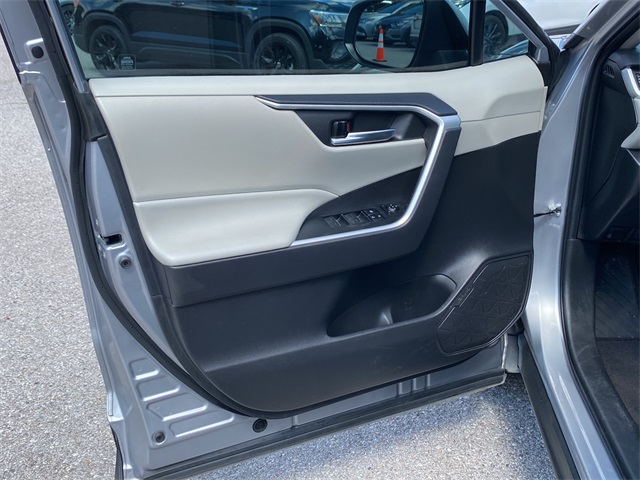 2022 Toyota RAV4 XLE Premium photo 19
