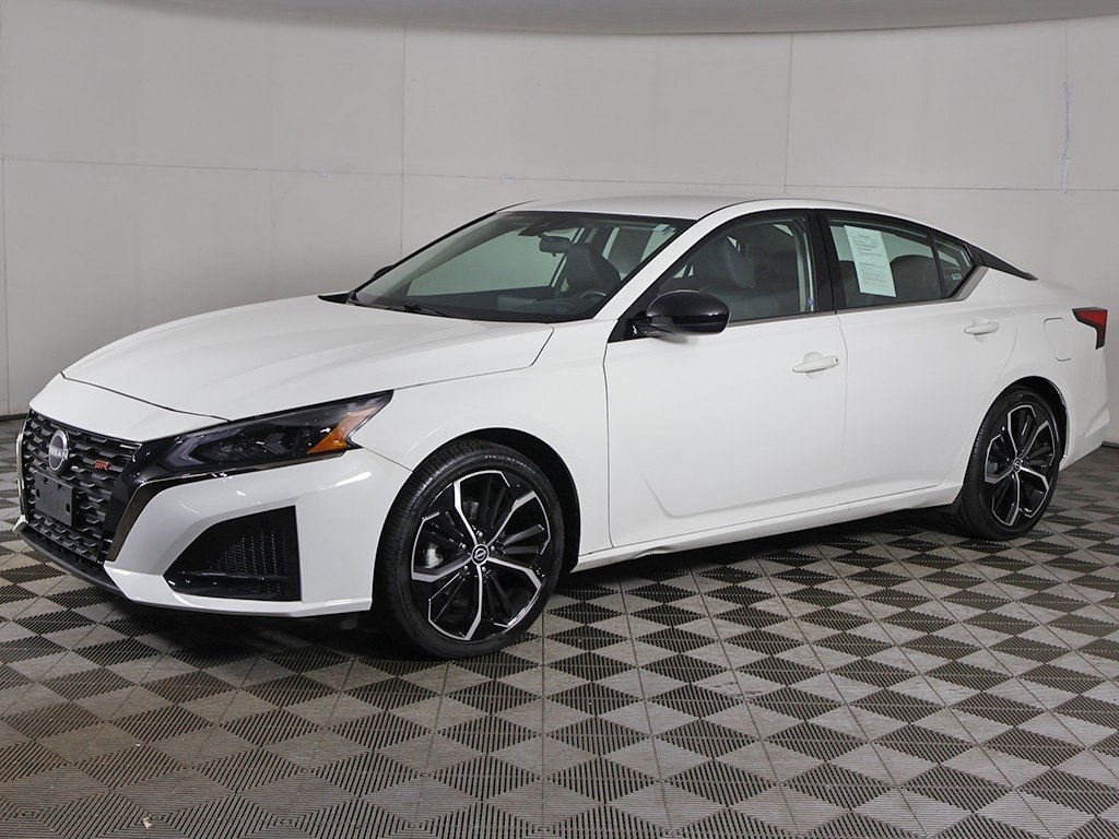 2024 Nissan Altima 2.5 SR photo 4