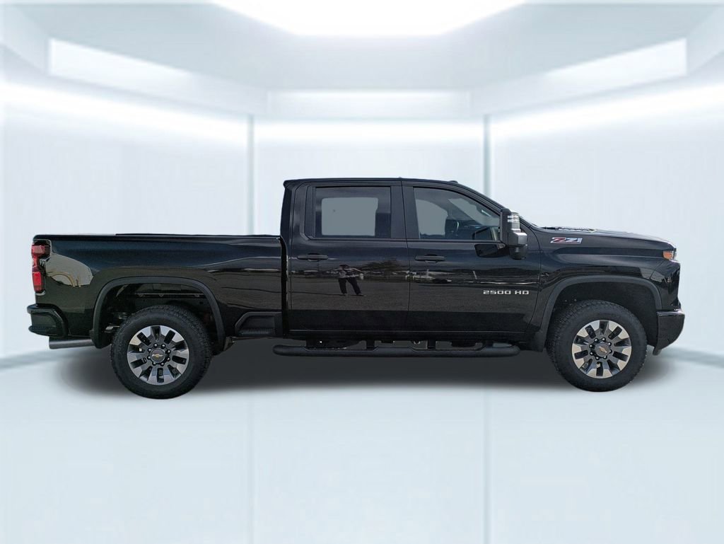 2026 Chevrolet Silverado 2500HD Custom photo 3