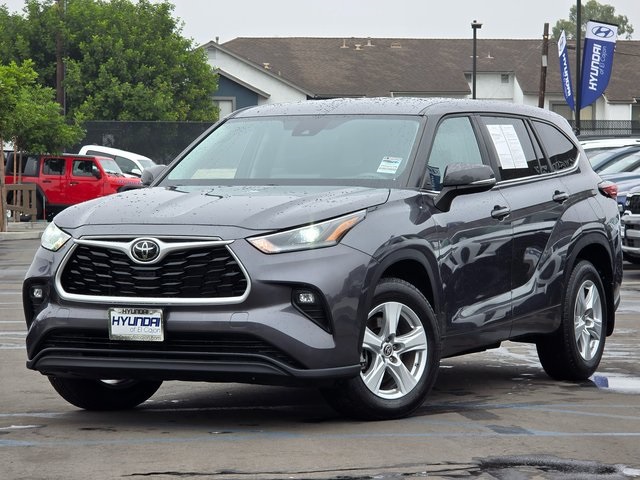 2024 Toyota Highlander LE photo 2