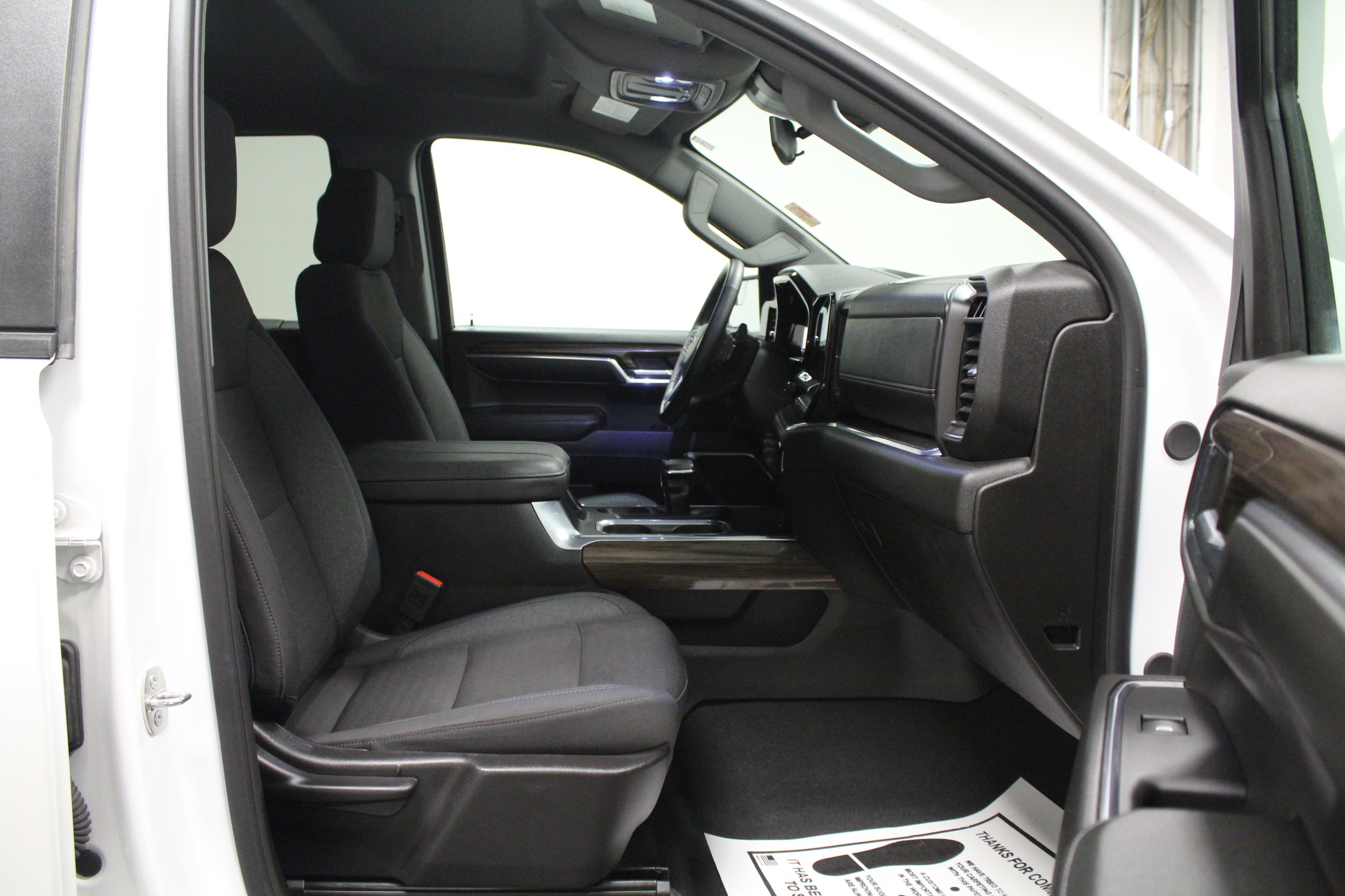 2024 Chevrolet Silverado 1500 RST photo 14