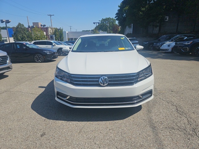 2017 Volkswagen Passat SE photo 8