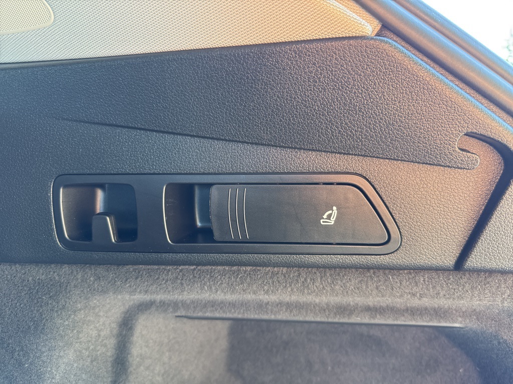 2019 Audi e-tron Premium Plus photo 25