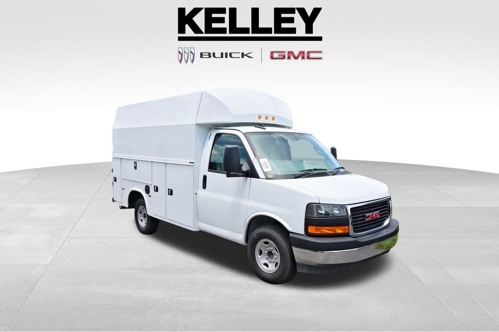 2025 GMC Savana Cutaway Work Van's photo