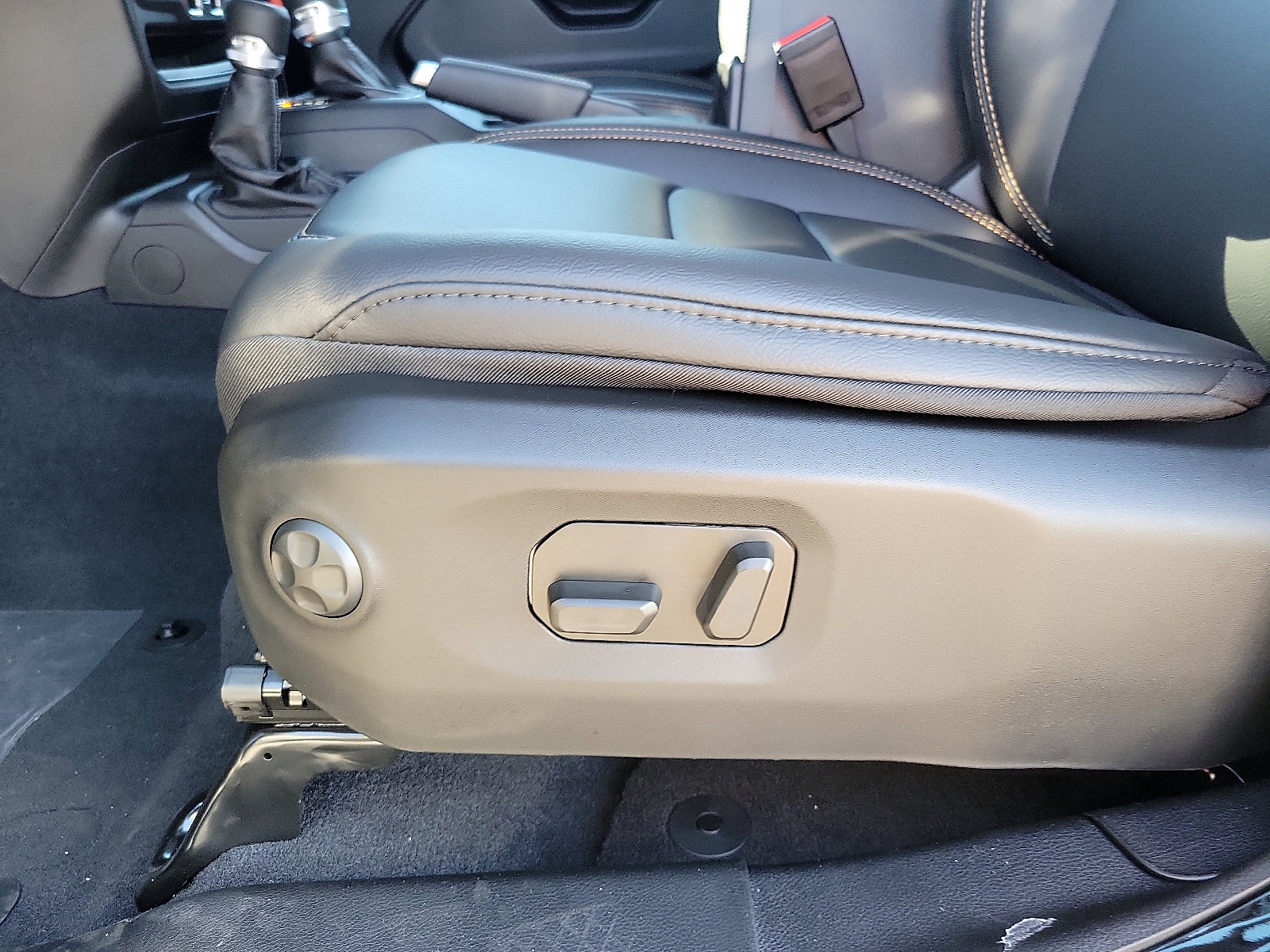 2025 Jeep Wrangler Sahara photo 13