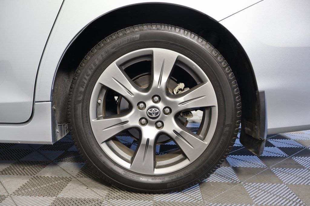 2020 Toyota Sienna SE photo 12