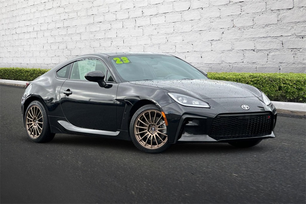 2023 Toyota GR86 Base photo 2