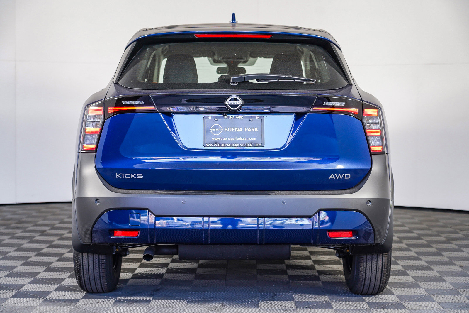 2025 Nissan Kicks S photo 6