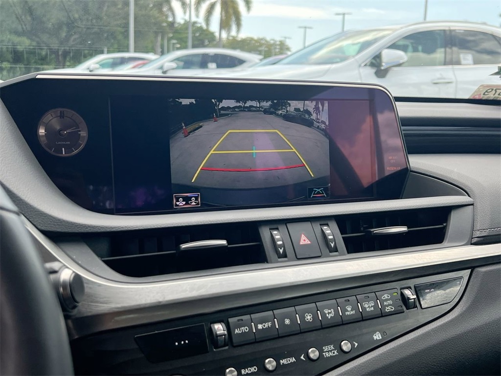 2019 Lexus ES 350 photo 14