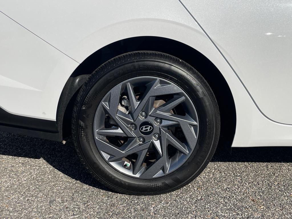 2024 Hyundai Elantra SEL photo 7
