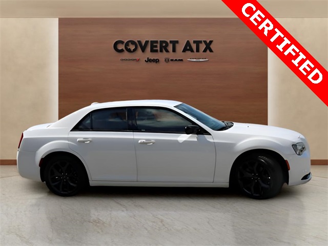 2023 Chrysler 300 Touring photo 5