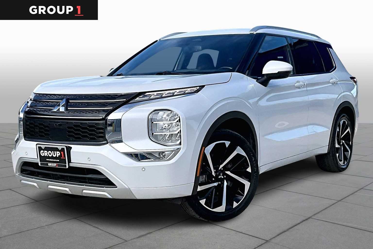 2022 Mitsubishi Outlander SEL's photo