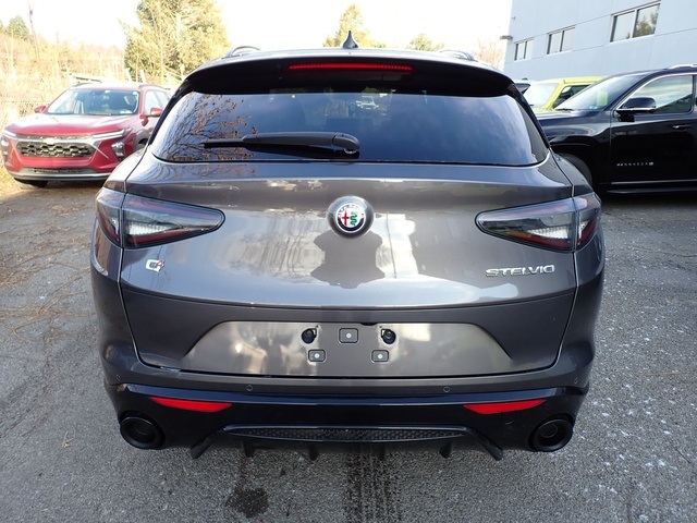 2025 Alfa Romeo Stelvio Sprint Base photo 4