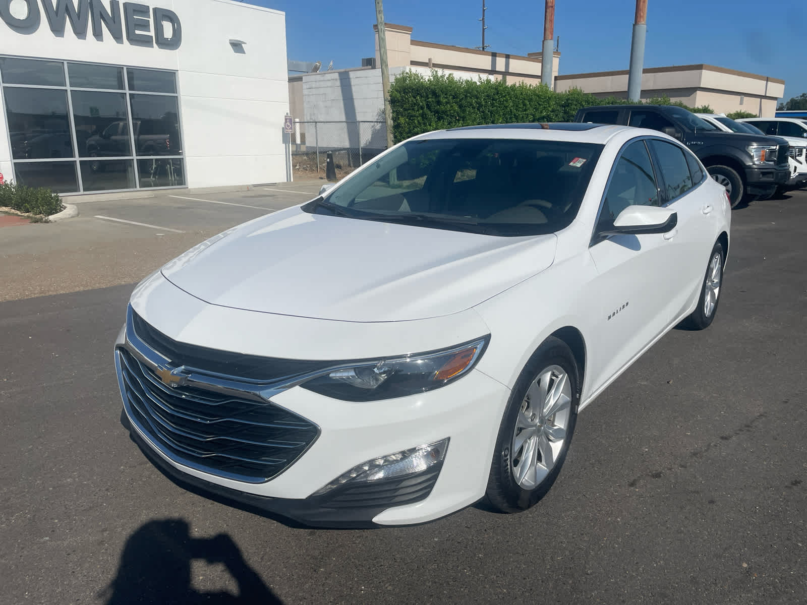 2024 Chevrolet Malibu 1LT photo 2