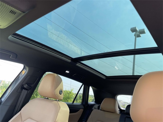 2025 Volkswagen Atlas Cross Sport SEL R-Line photo 11
