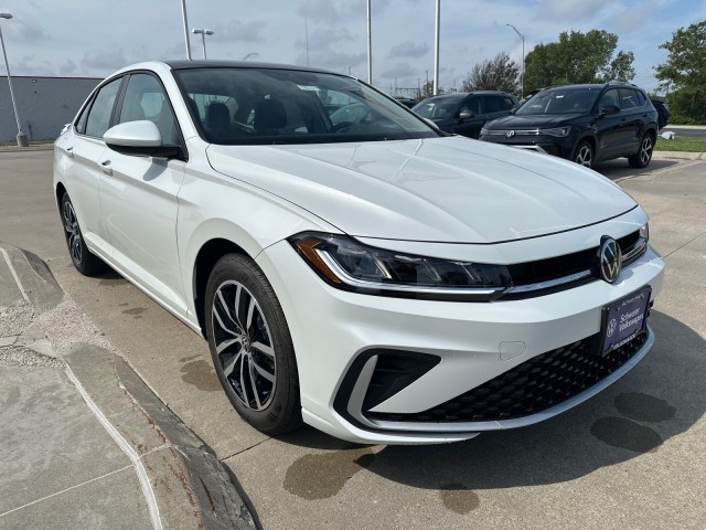 2025 Volkswagen Jetta SE photo 5