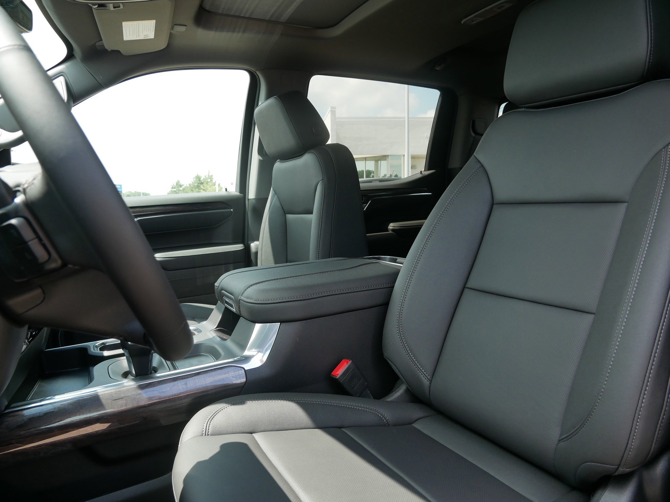 2025 Chevrolet Silverado 1500 LTZ photo 4